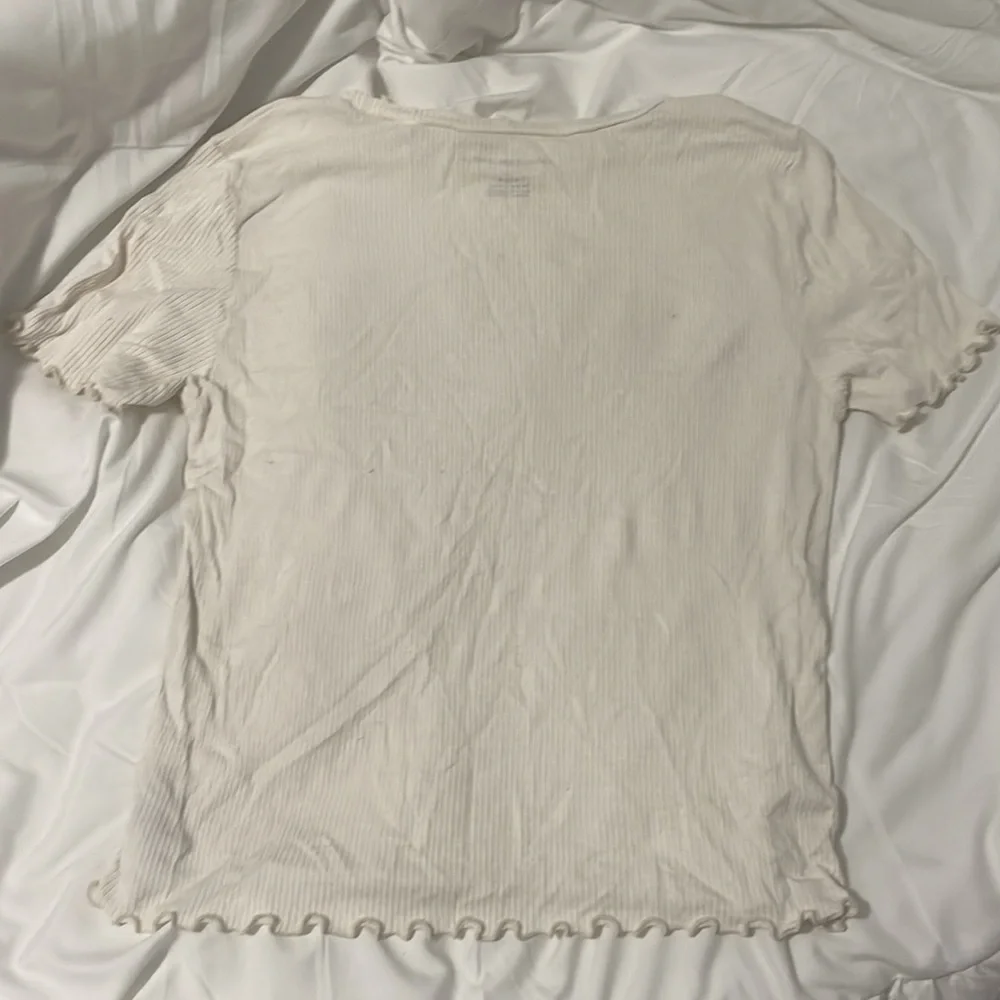 Cream American Eagle T shirt - Picture 2 of 2
